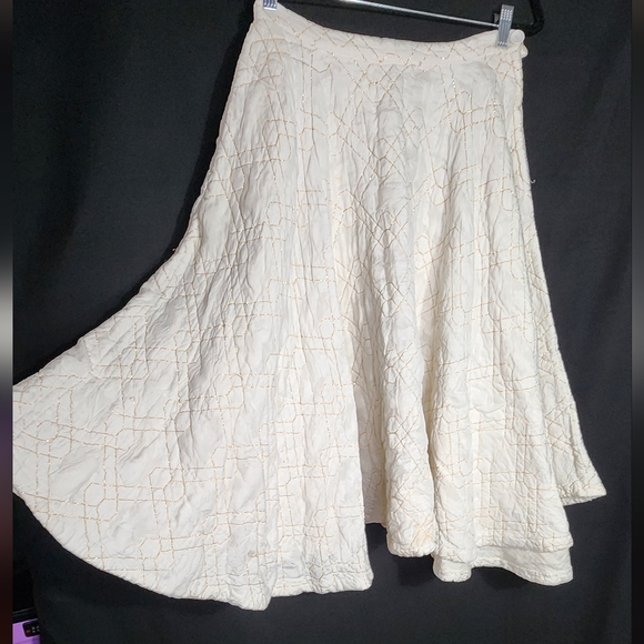1940's 1950's White Vintage Circle skirt w/ golden lurex spun